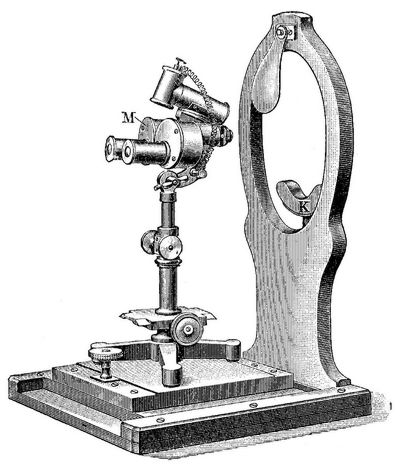 2. Binokulares Hornhautmikroskop von Zeiß.